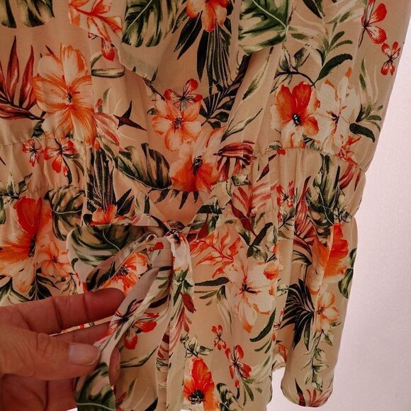 Sweet rain peekaboo top - Picture 5 of 8